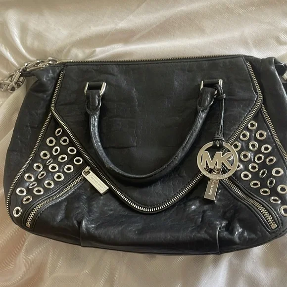 Michael Kors black leather zipper grommet hobo bag - Picture 3 of 9